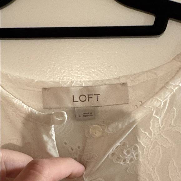 NWOT LOFT white Floral embroidered top - Picture 3 of 8